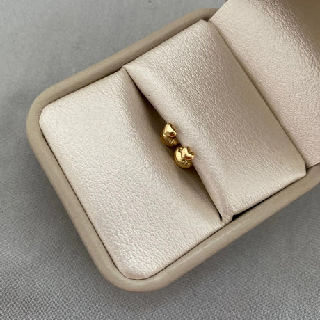 18k Yellow Gold Mini Puffed Heart Stud Earrings Detail